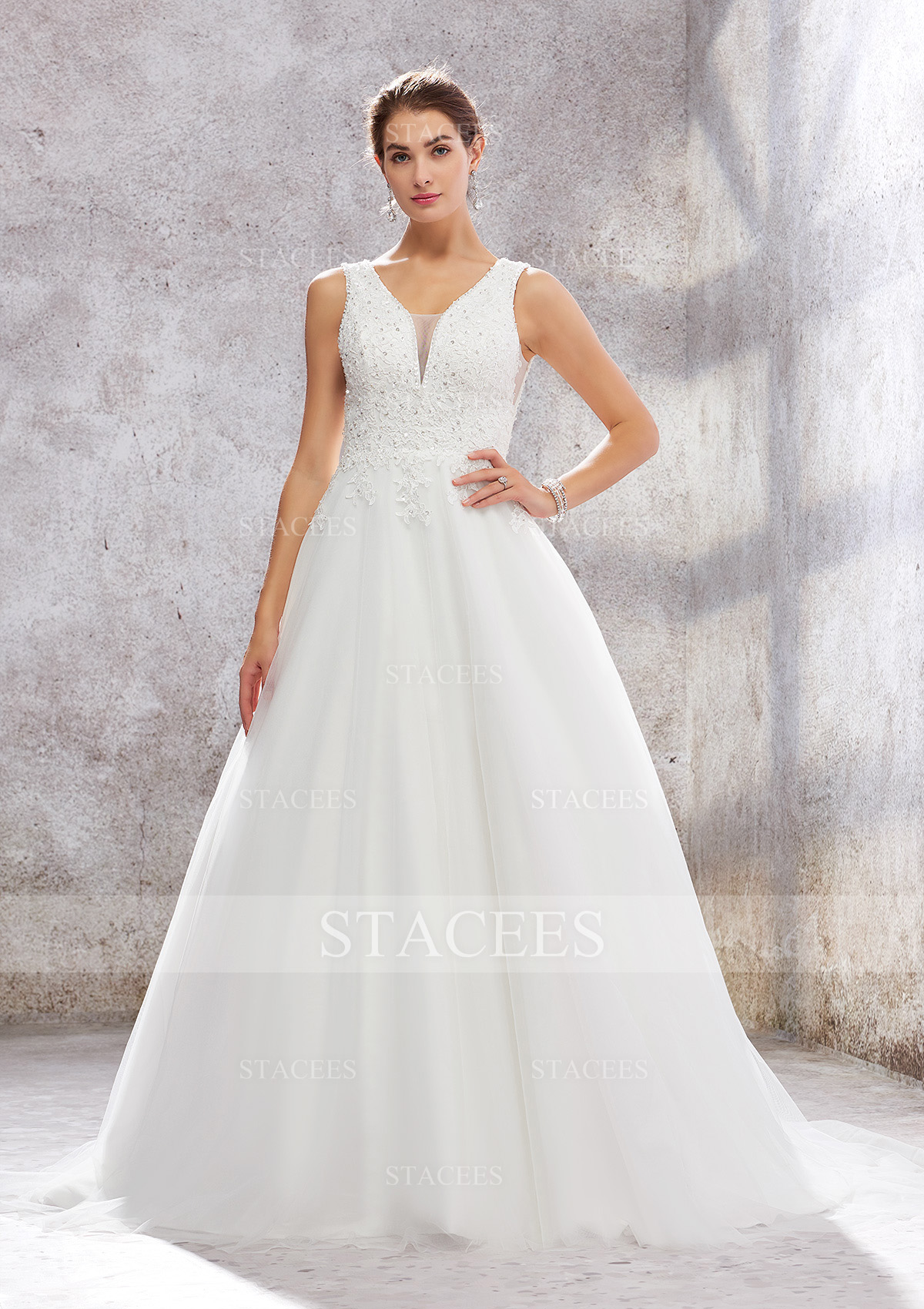 Robe marquise col en v traîne chapelle tulle satin robe de mariée avec paillettes