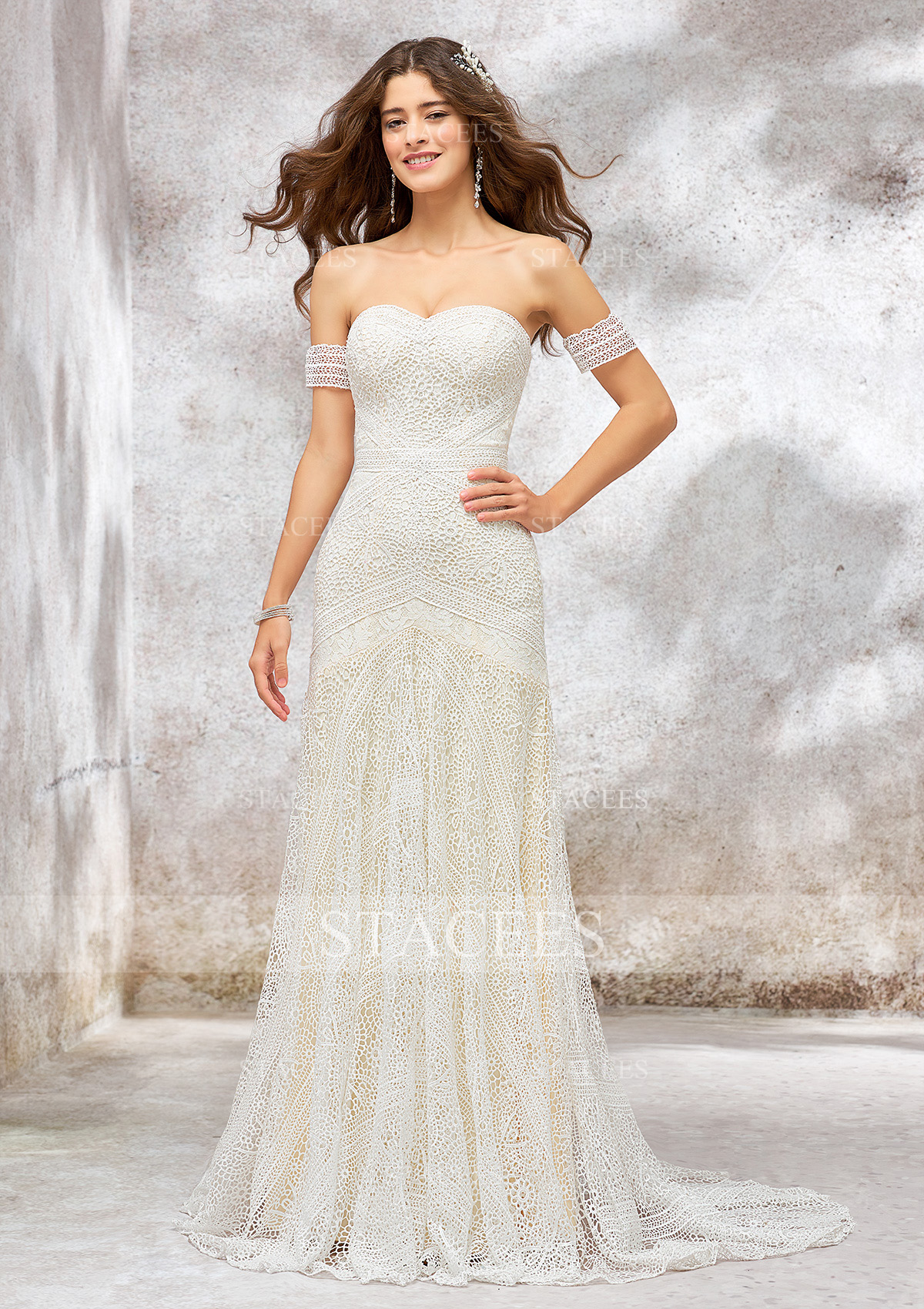 Vestido línea a cuello de corazón encaje satén tren de la corte vestido de novia