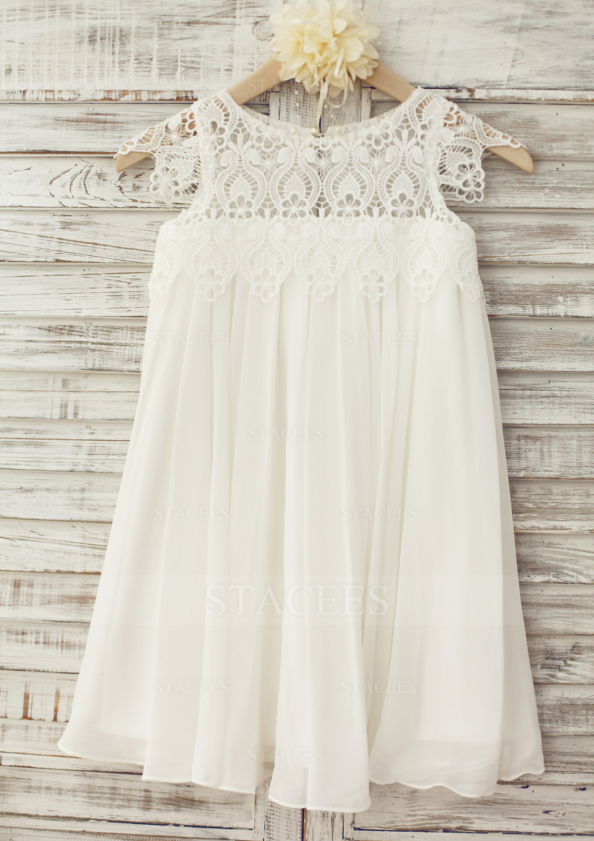 A-line/Princess Scoop Neck Knee-Length Chiffon Lace Flower Girl Dress 