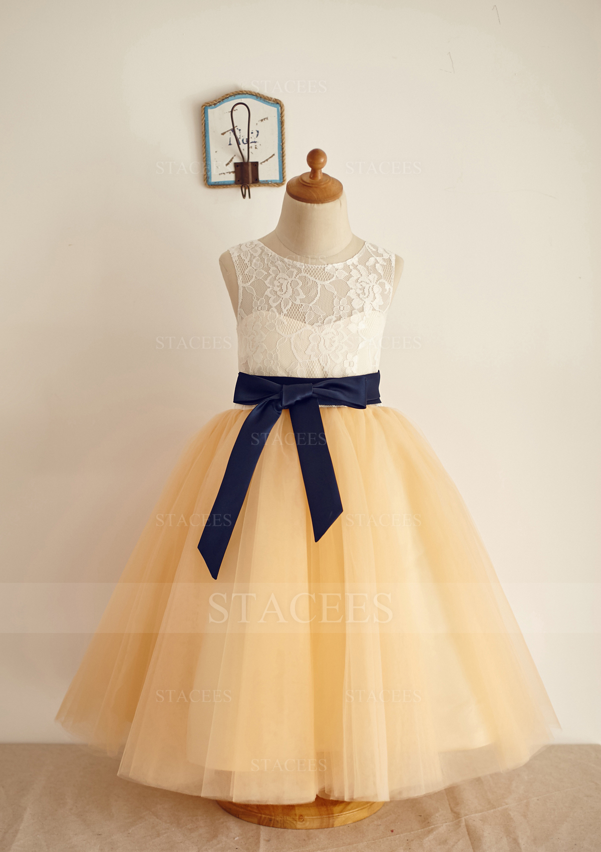 Robe marquise col illusion longueur cheville dentelle tulle robe de fille de fleur avec ceintures