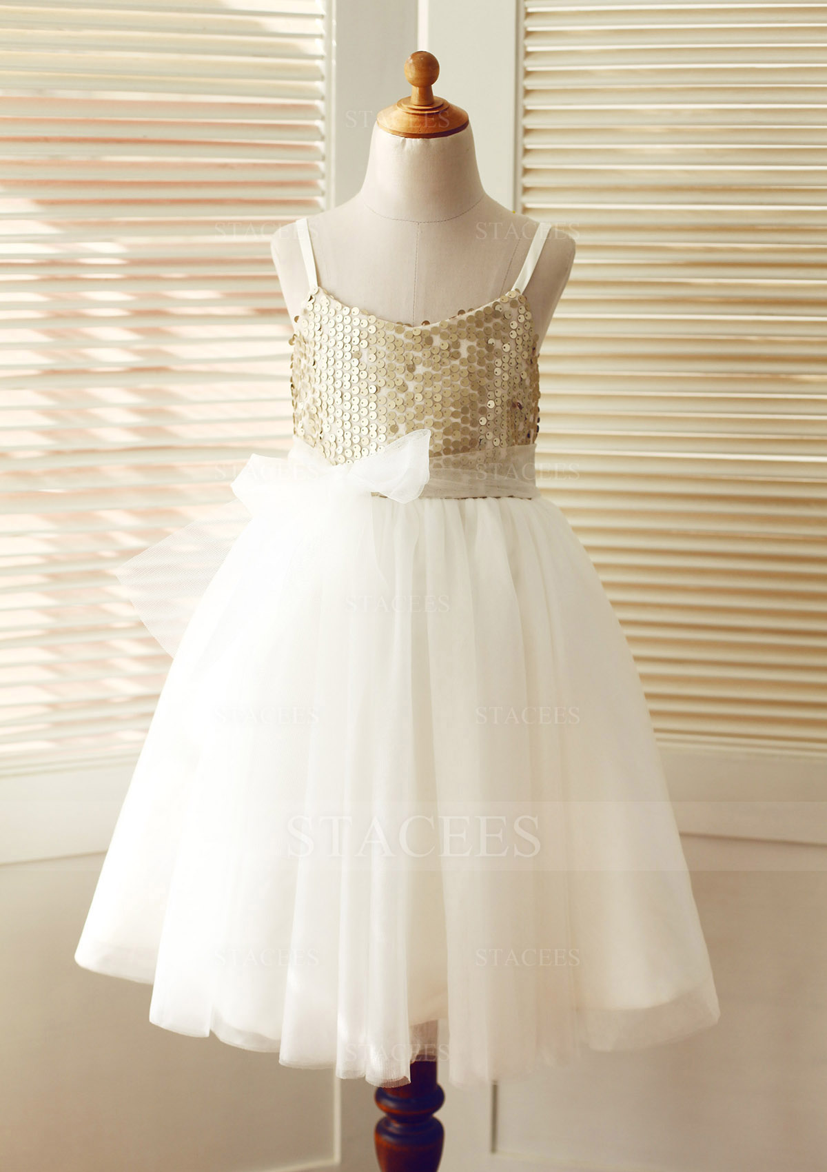 A-line/Princess Tulle Sequined Scoop Neck Knee-Length Flower Girl Dress With Sashes