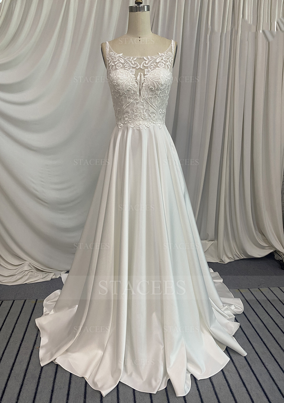 Ivoire Trapèze scoop traîne balayage satin robe de mariée avec broderie - STACEES