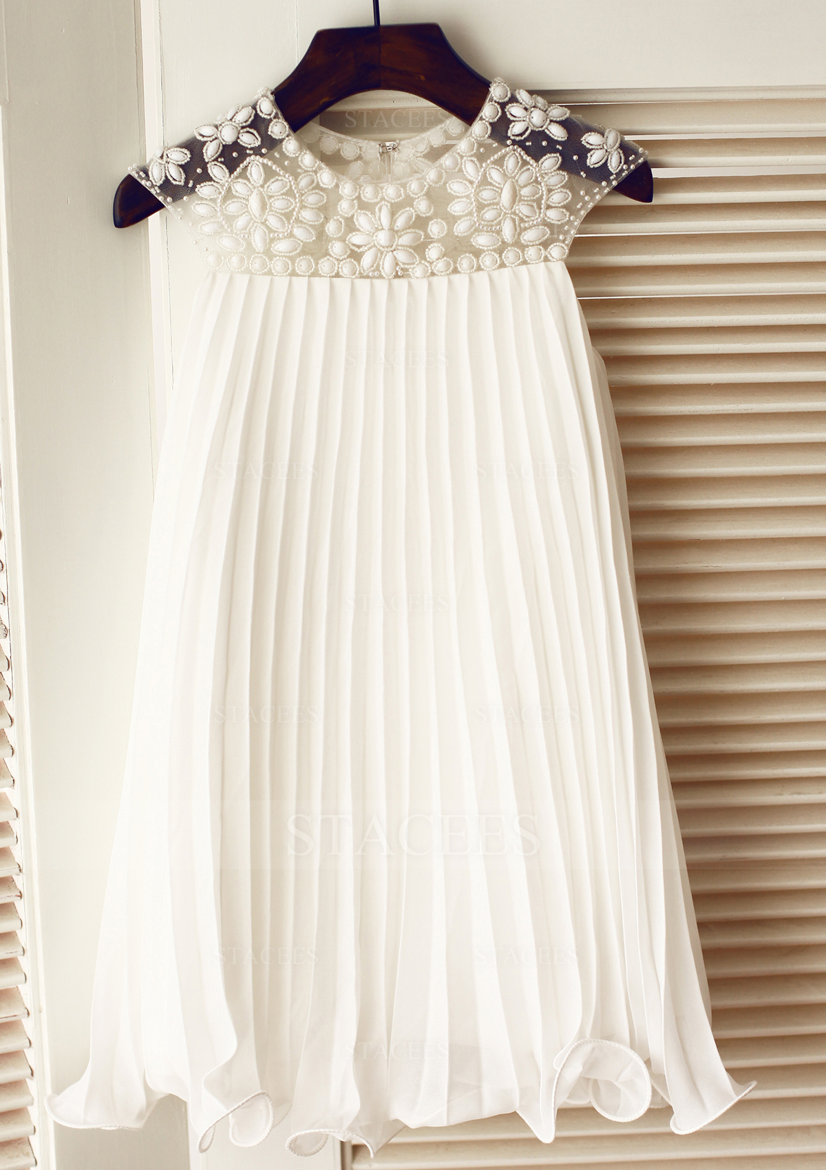 A-line/Princess Scoop Neck Knee-Length Chiffon Flower Girl Dress With Beading Rhinestone