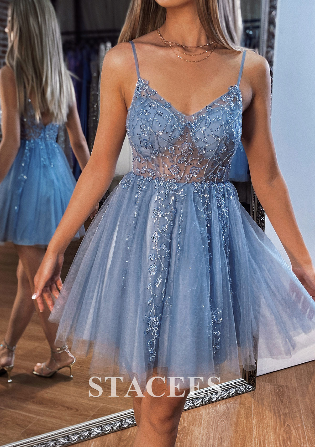 Robe trapèze col en v tulle courte/mini robe de fête de la rentrée 