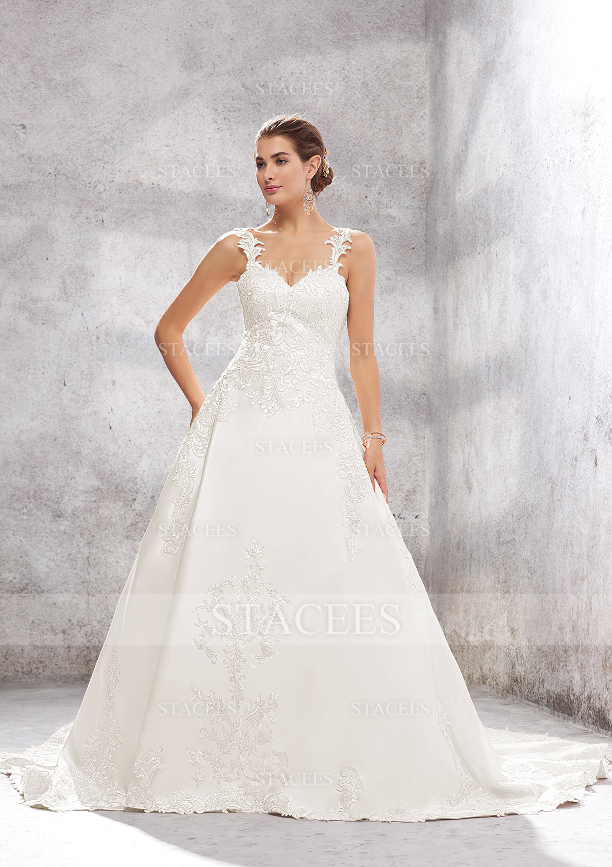 Princesa corte de baile cuello de corazón satén tren de la capilla vestido de novia