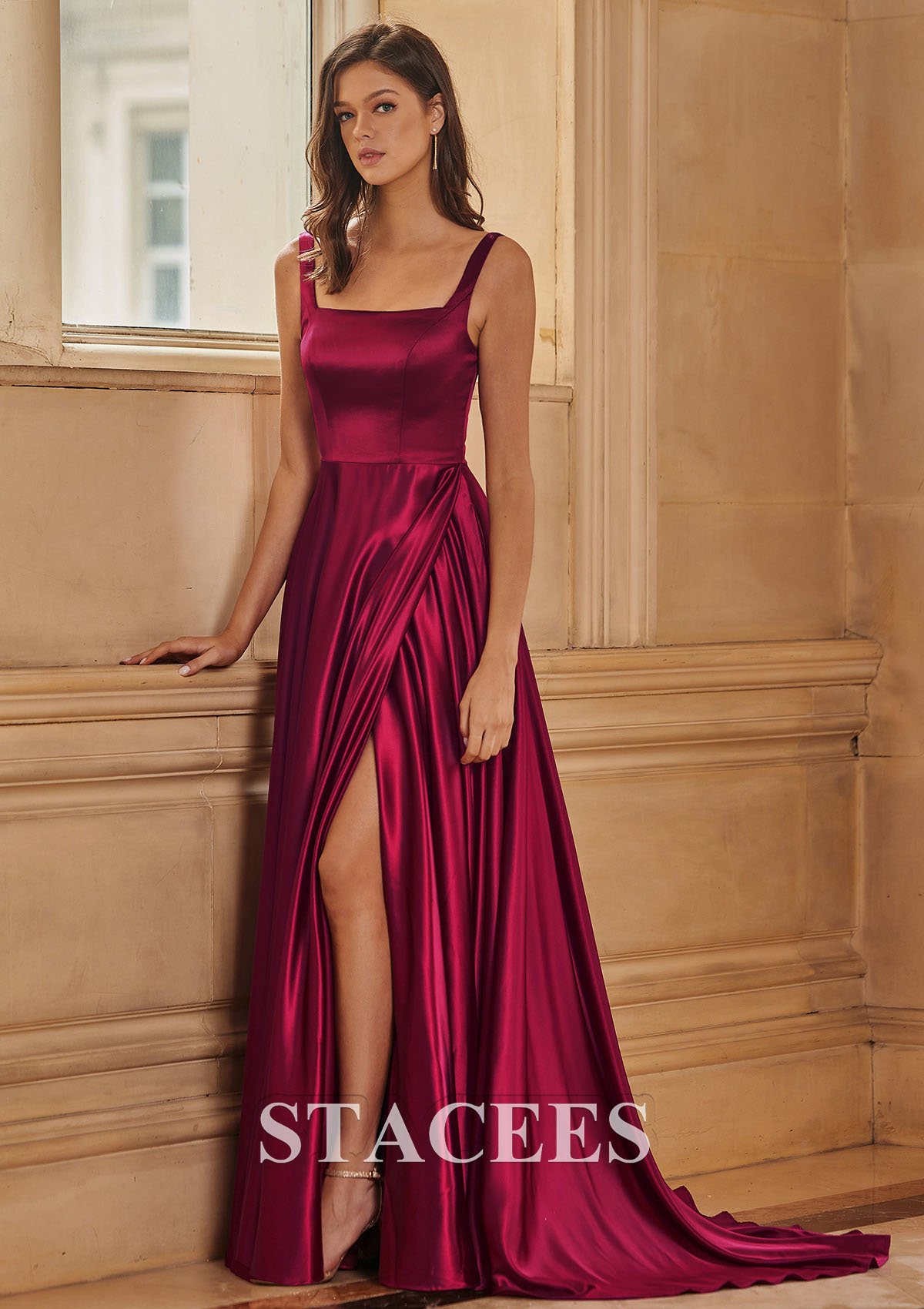 Bordeaux Trapèze carrée satin traîne balayage robe de bal  - STACEES
