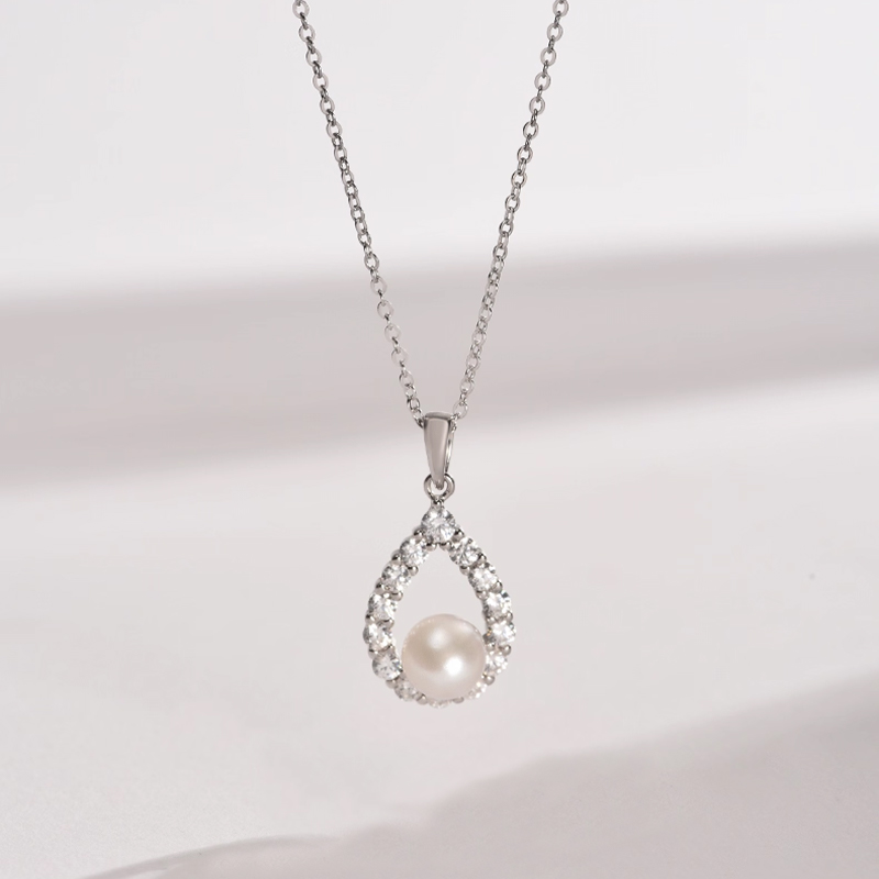 Collar encantador de cobre con perlas de imitación y zirconio cúbico para novia