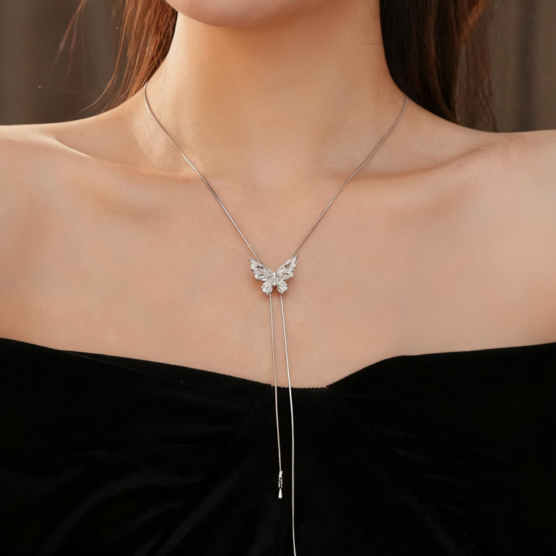 Attractif exquis papillon cuivre colliers avec zircone cubique