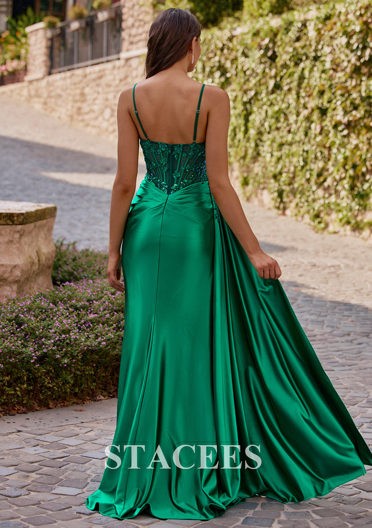 Émeraude Fourreau scoop soie comme du satin traîne balayage robe de bal avec paillettes drapé latéral - STACEES