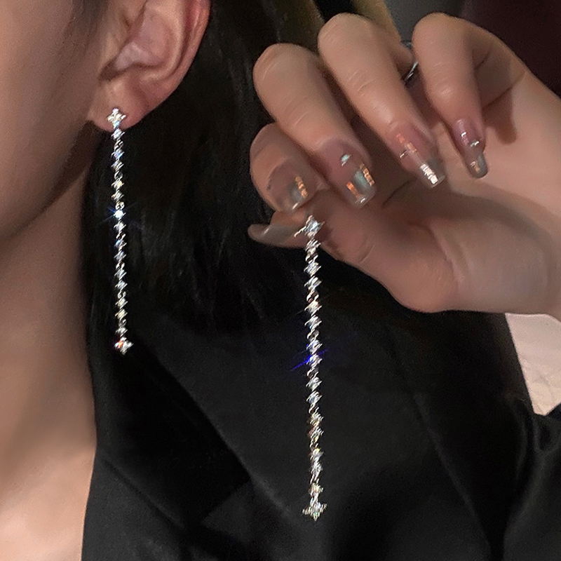 Pendientes encantadores de aleación con circonita cúbica para mujer