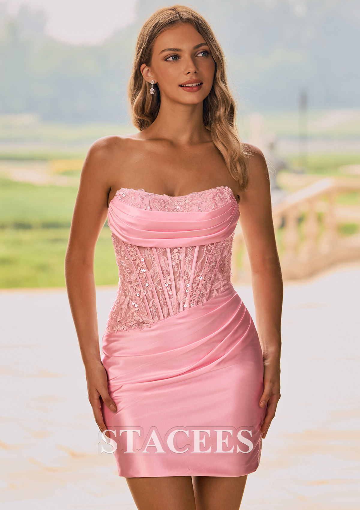 Rose Rougissant Fourreau carrée soie comme du satin courte/mini robe de fête de la rentré avec appliqué perles - STACEES