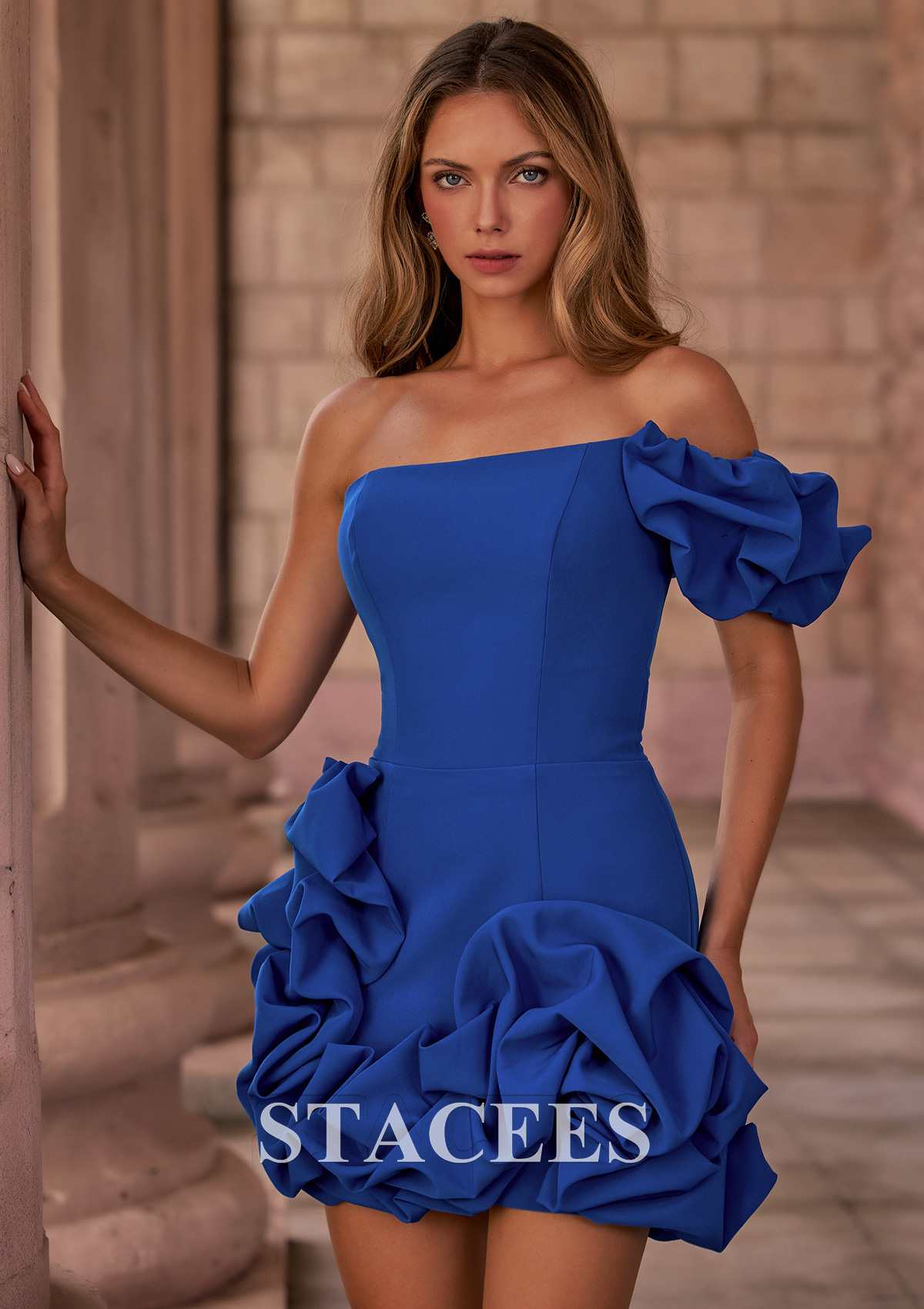 Bleu Royal Fourreau une épaule satin élastique courte/mini robe de fête de la rentrée avec volants - STACEES
