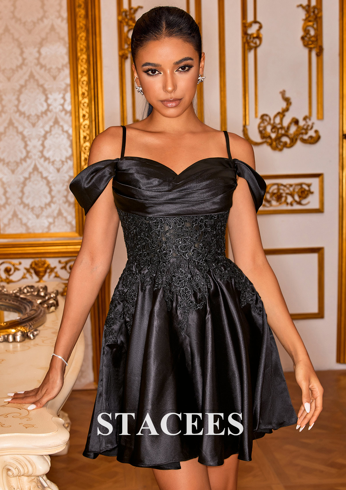 Noir Robe trapèze épaule dénudée satin courte/mini robe de fête de la rentrée - STACEES