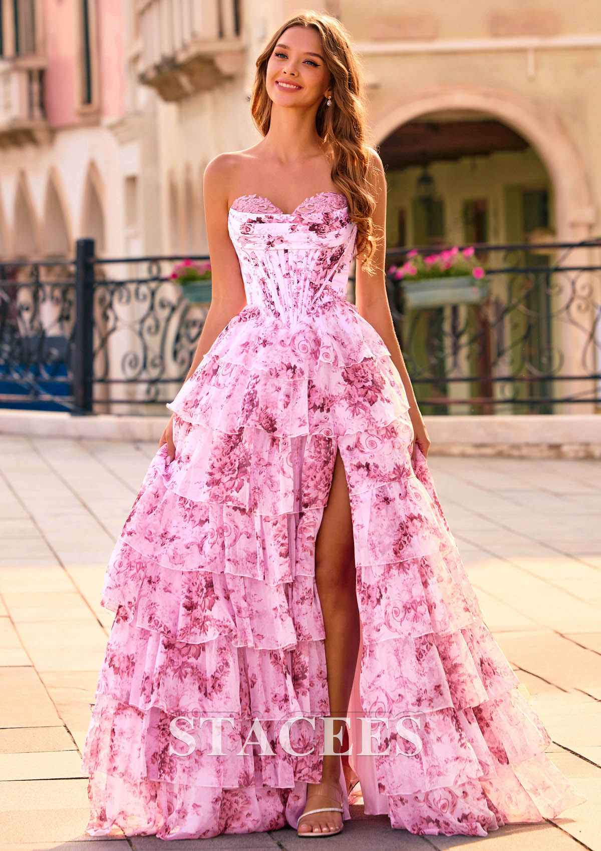 Blushing Pink Floral Trapèze cache coeur mousseline traîne balayage robe de bal avec plissé volants - STACEES