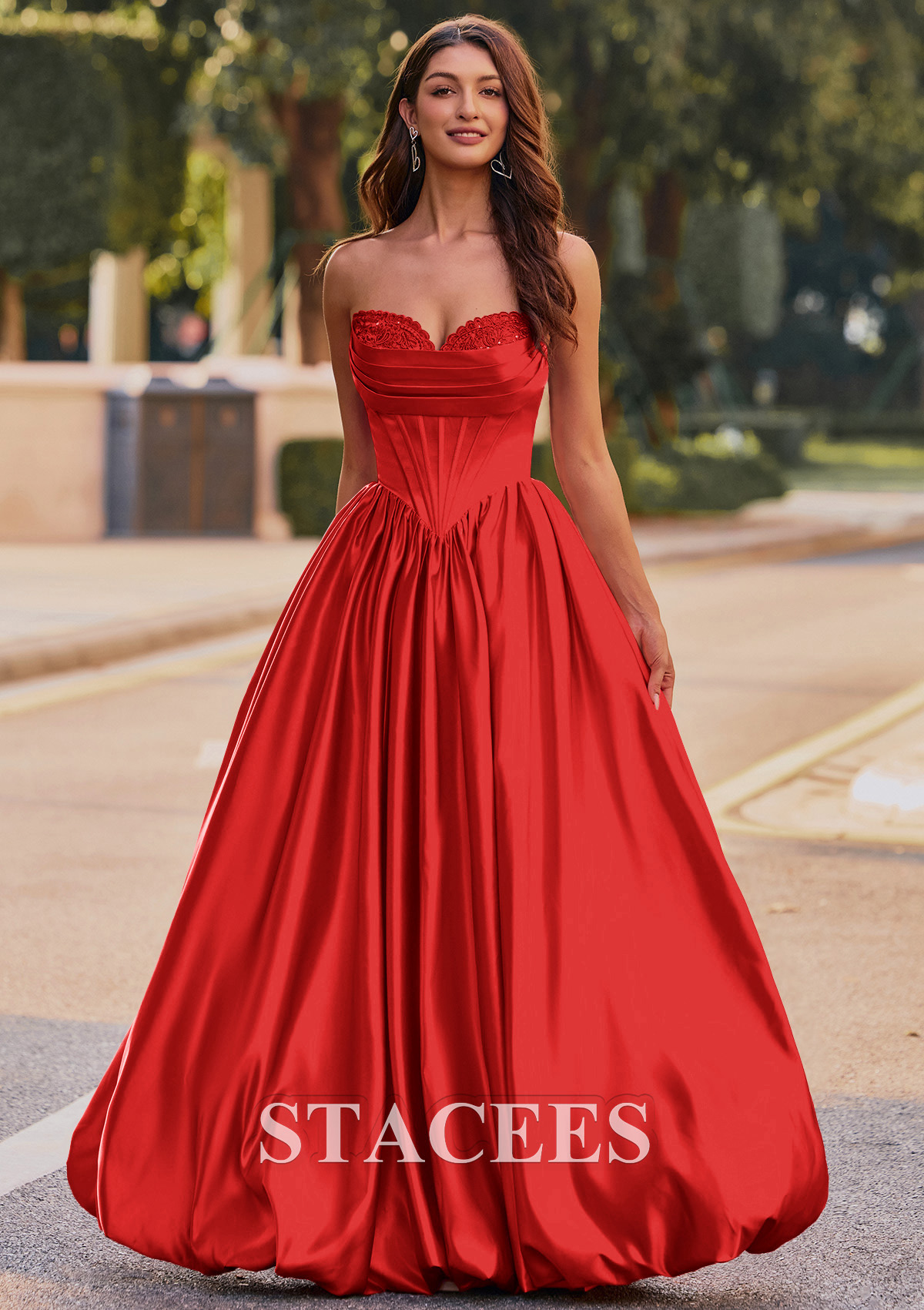 Rouge Trapèze cache coeur satin longueur ras du sol robe de bal avec appliqué poches - STACEES