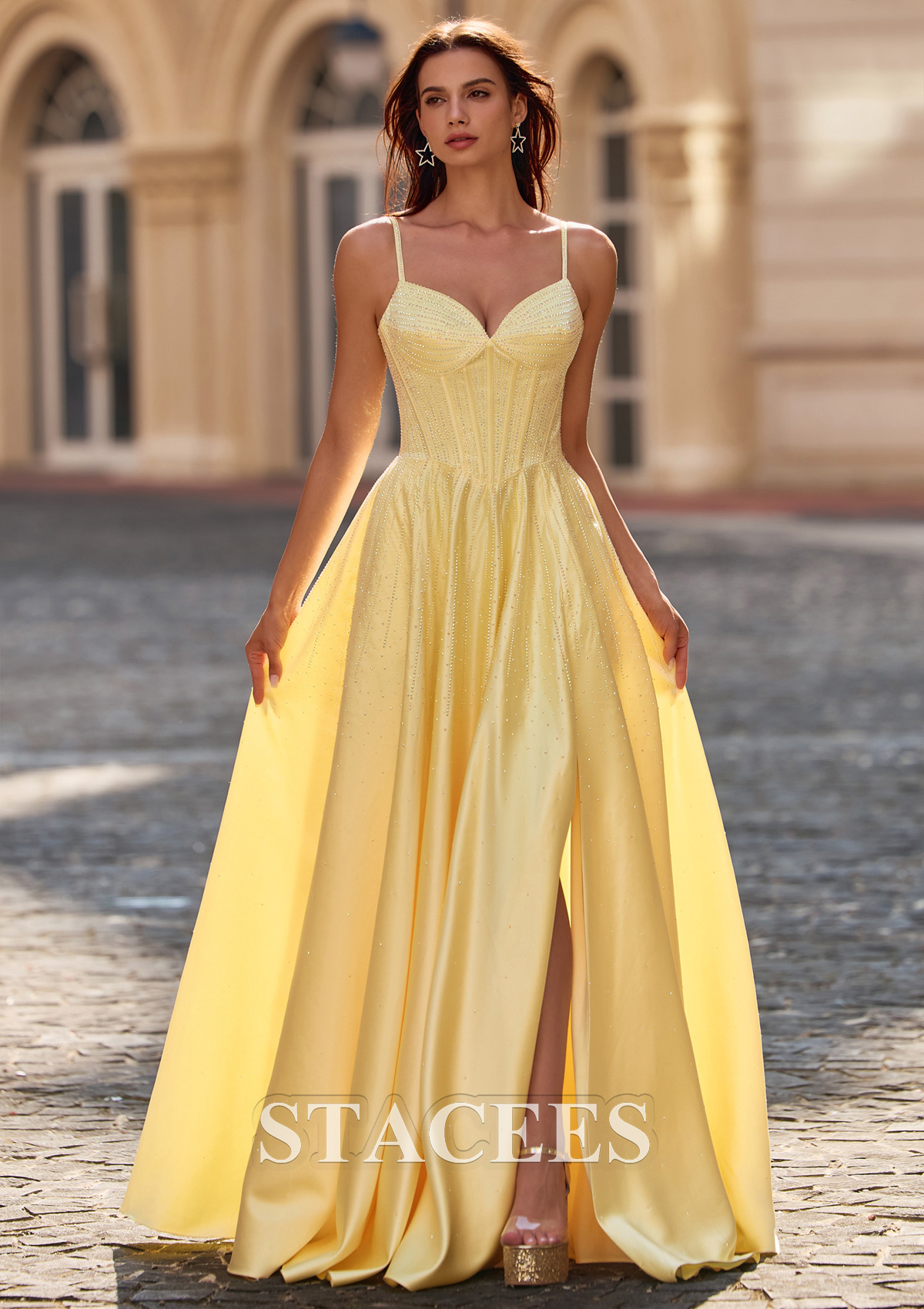 Jonquille Trapèze col en v satin longueur ras du sol robe de bal avec strass thermocollant poches - STACEES