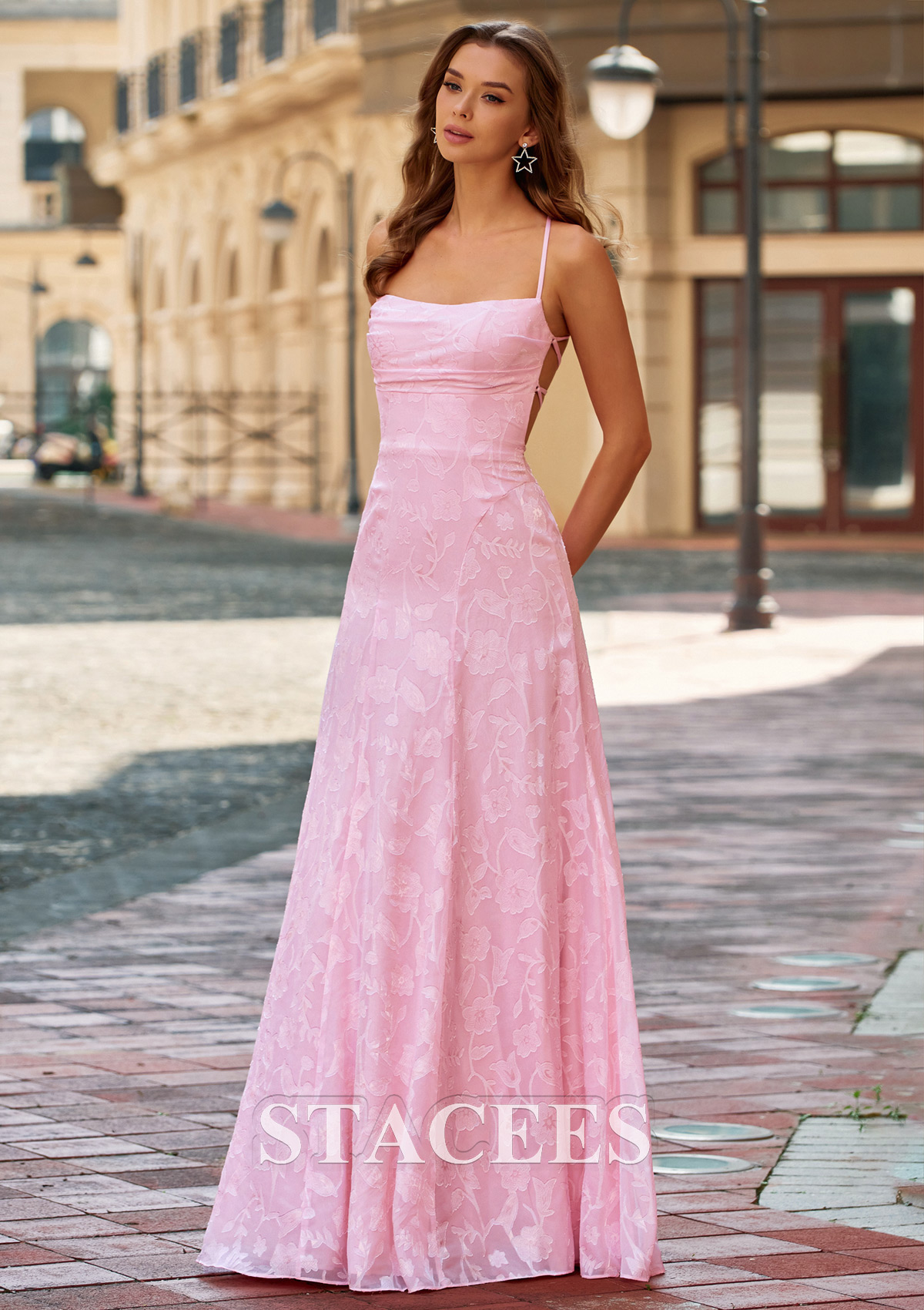 Rose Bonbon Fourreau carrée jacquard traîne balayage robe de bal avec plissé - STACEES