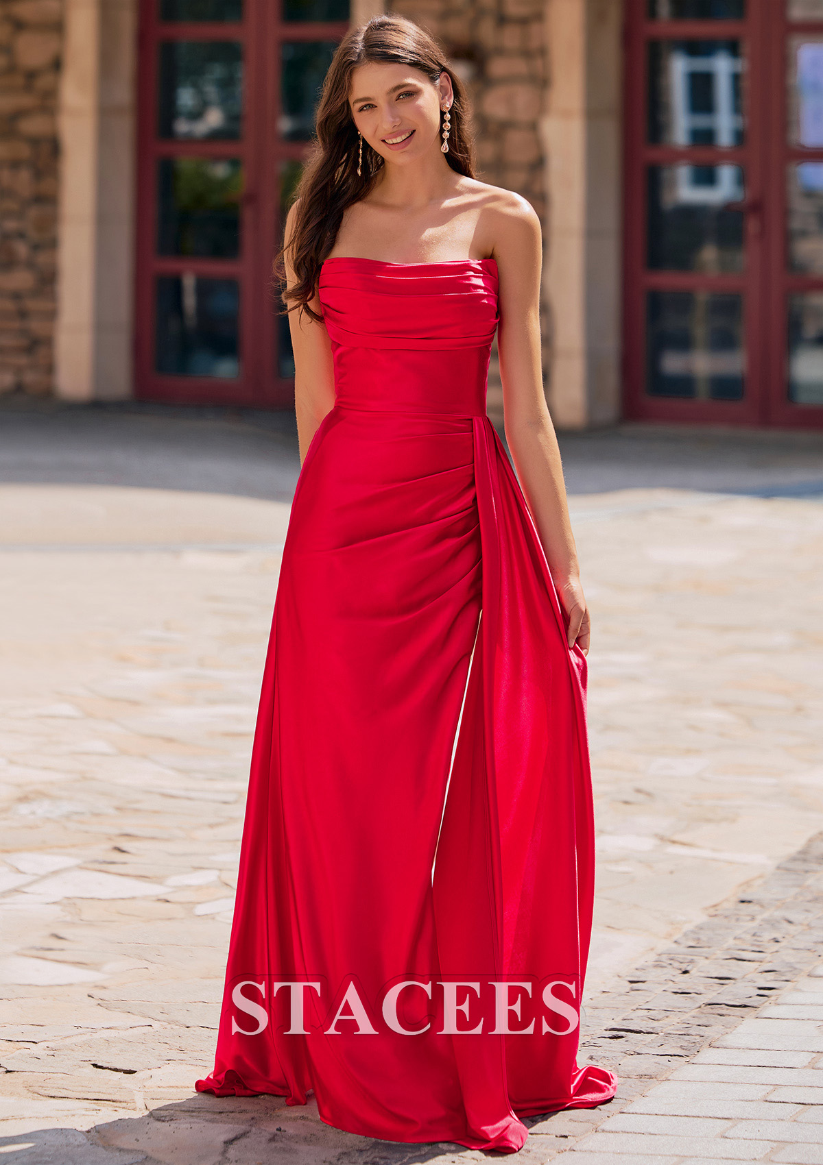 Rouge Fourreau carrée soie comme du satin traîne balayage robe de bal avec plissé drapé latéral - STACEES