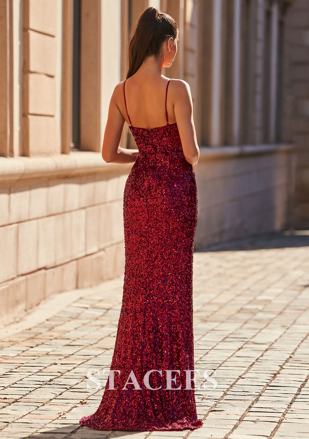 Bordeaux Fourreau col en v paillettes traîne balayage robe de bal avec fendue  - STACEES