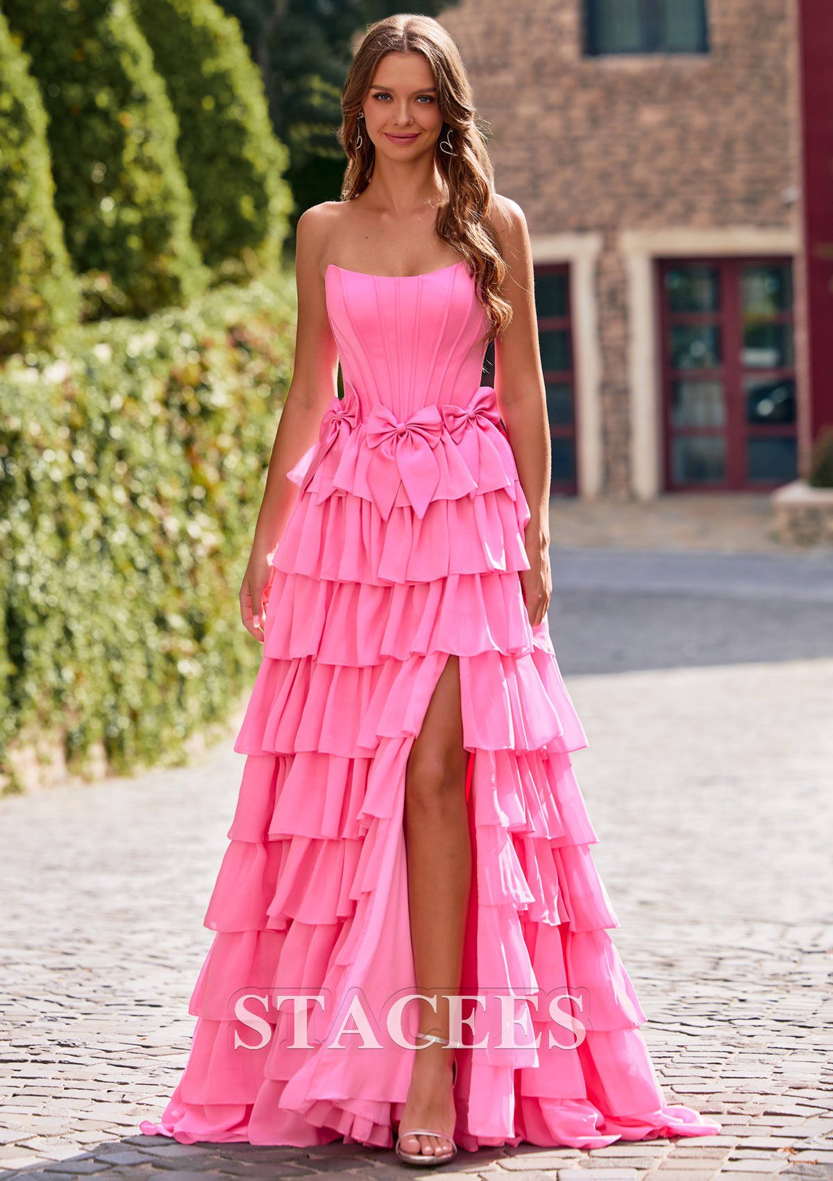 Azalée Trapèze scoop mousseline traîne balayage robe de bal avec noeud papillon volants - STACEES