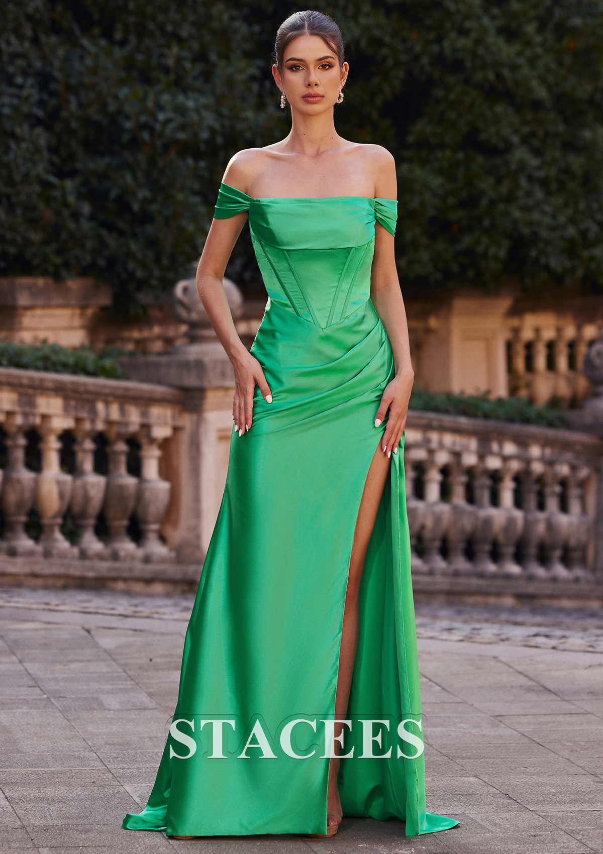 Émeraude Fourreau épaule dénudée charmeuse traîne balayage robe de bal - STACEES