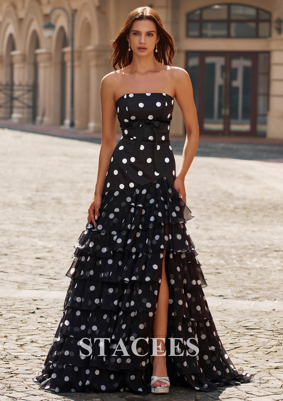 Noir Blanc Trapèze scoop mousseline longueur ras du sol robe de bal avec volants fendue noeuds papillons - STACEES