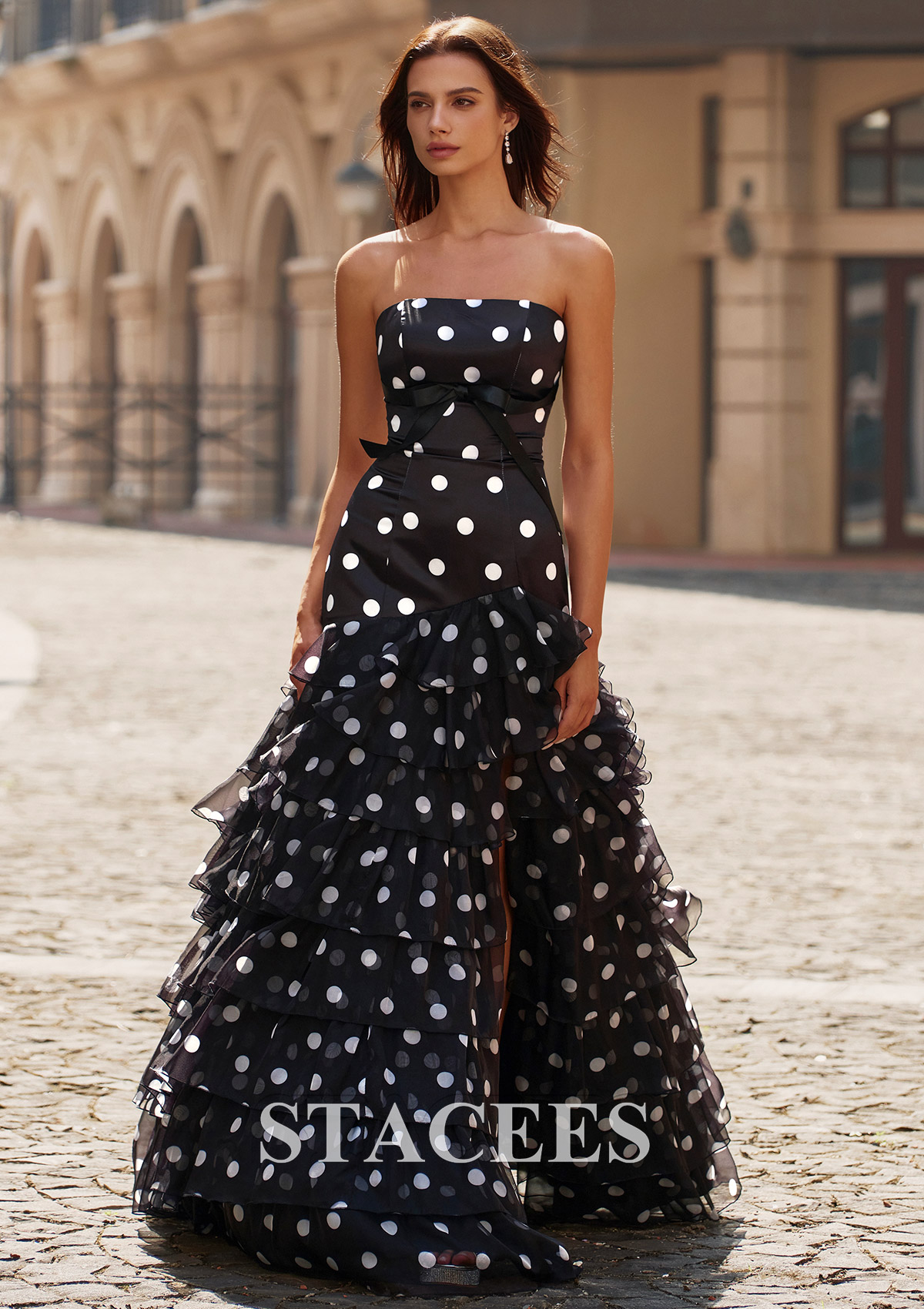 Noir Blanc Trapèze scoop mousseline longueur ras du sol robe de bal avec volants fendue noeuds papillons - STACEES