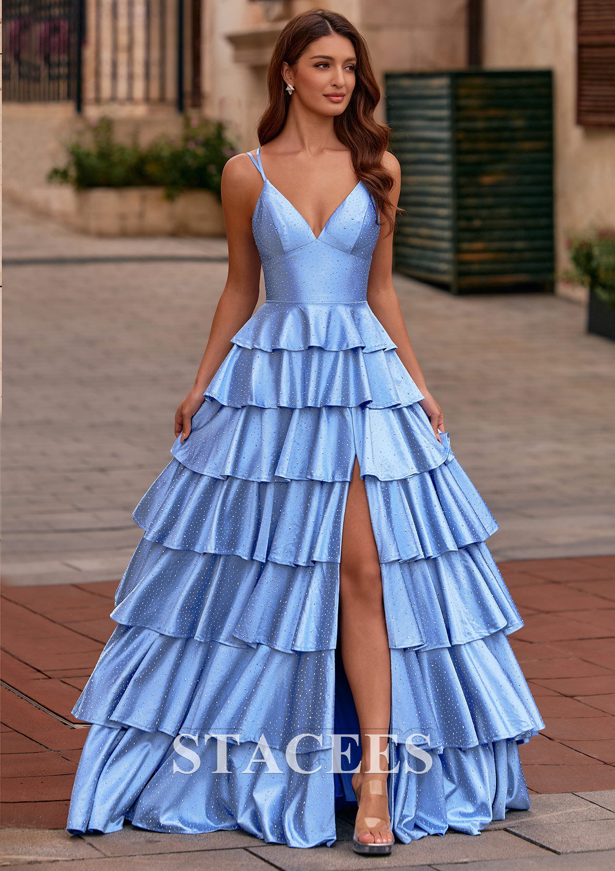 Lavande Trapèze col en v soie comme du satin traîne balayage robe de bal avec strass thermocollant volants - STACEES