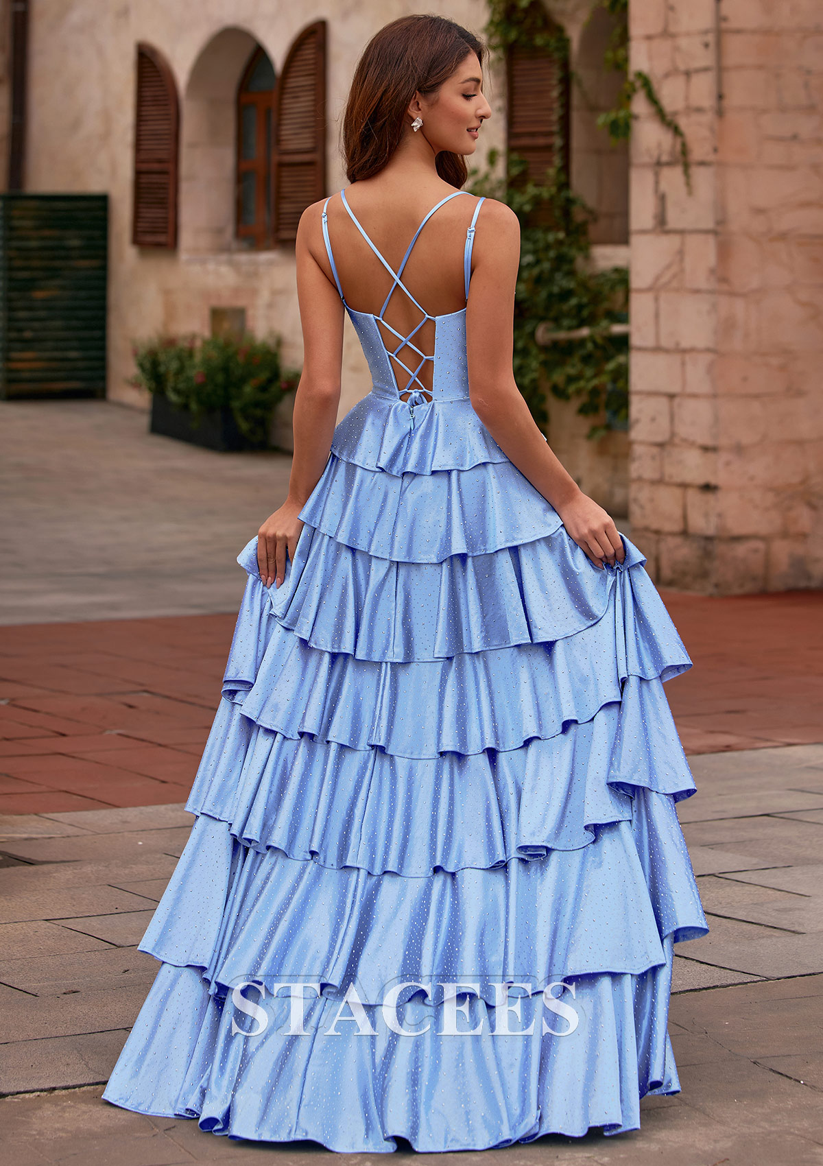 Lavande Trapèze col en v soie comme du satin traîne balayage robe de bal avec strass thermocollant volants - STACEES