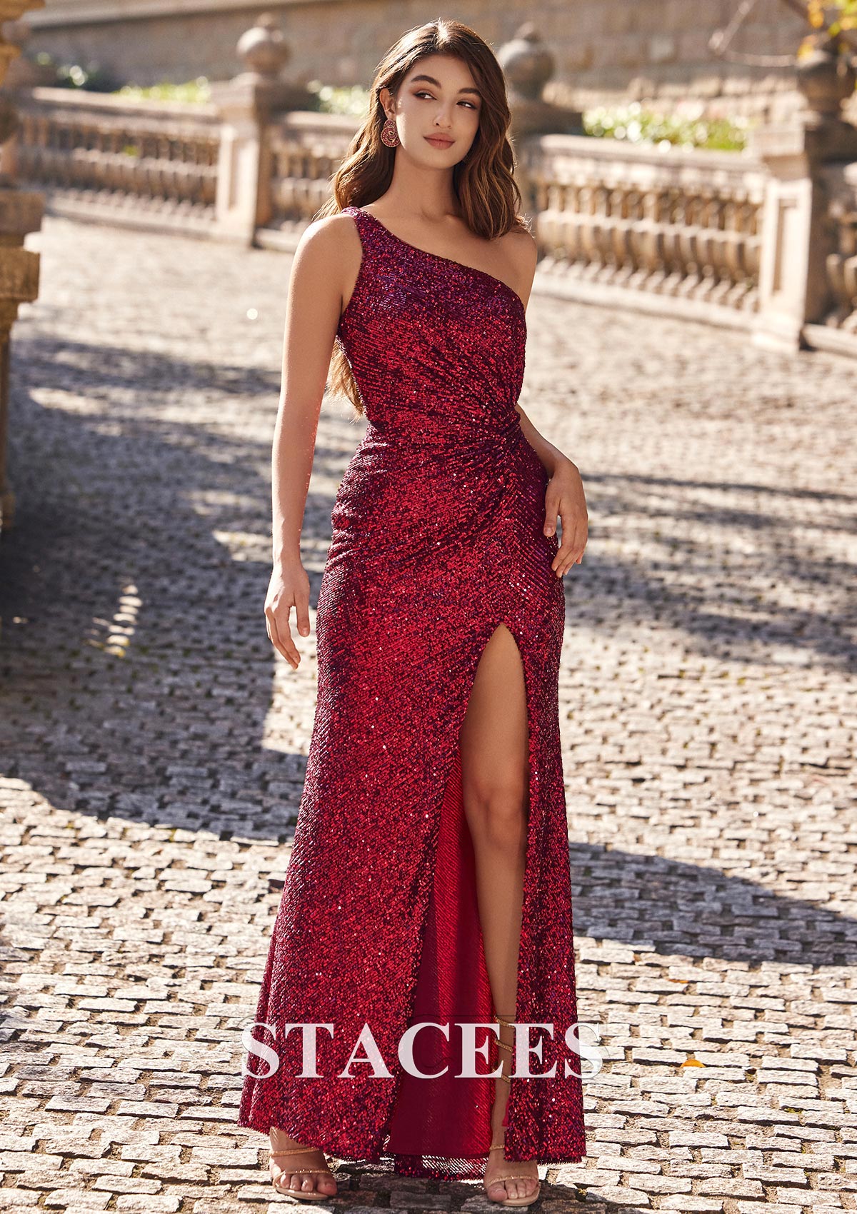 Burgundy Cubierta un hombre hasta el suelo lentejuelas vestido de graduación - STACEES